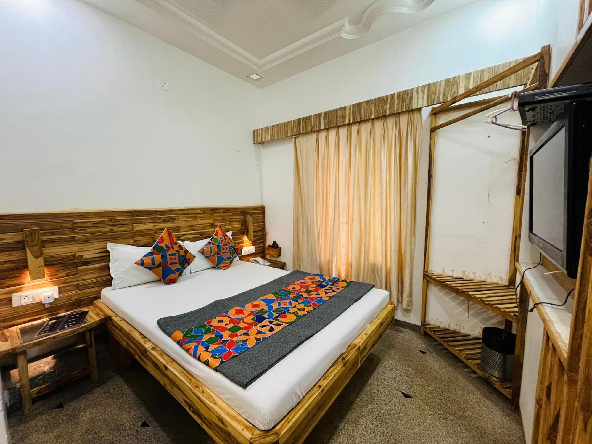 Hotel Regency Amravati Exterior photo
